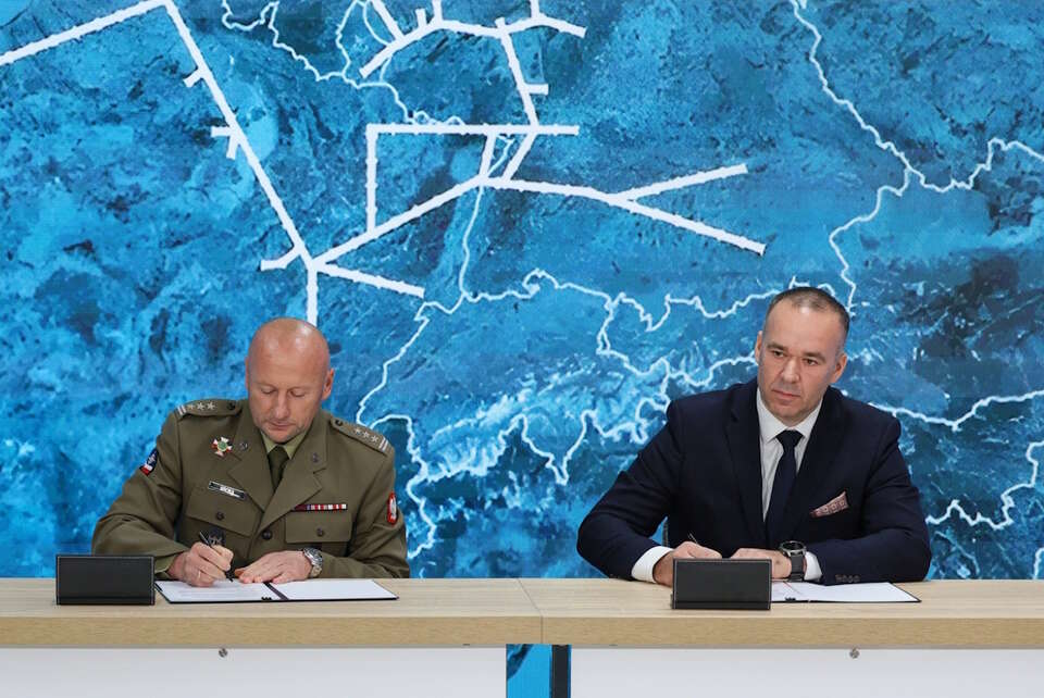 MON - porozumienie ws. infrastruktury paliwowej / autor: PAP/Paweł Supernak