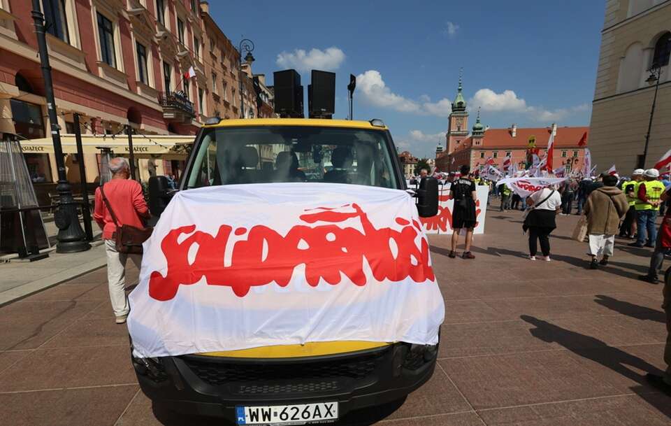 "Miasteczko Gniewu" wolne! Tusk odgrodził się za to od marszu