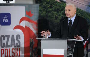 Na zdjęciu prezes PiS Jarosław Kaczyński podczas wystąpienia w ramach serii spotkań „Myśląc Polska – Alternatywa 2.0: Infrastruktura: drogi-kolej-transport” w Łomży / autor: PAP/Artur Reszko 