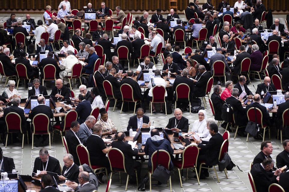 Posiedzenie XVI Zgromadzenia Ogólnego Synodu Biskupów w Sali Pawła VI w Watykanie, spotkania w grupach / autor: PAP/EPA/ANGELO CARCONI