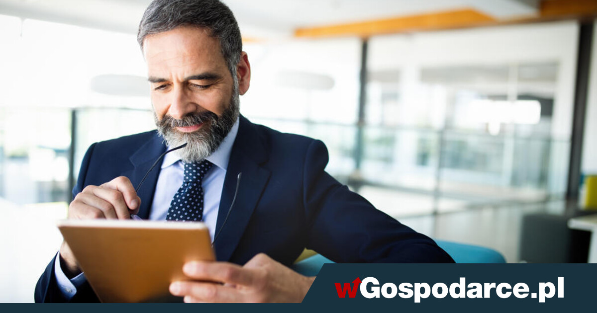 Faktoring zamiast kredytu obrotowego: kiedy firmom opłaca się finansowanie faktur?