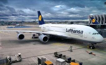 Rewolucja w lotnictwie! Lufthansa lata na syntetyku