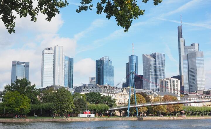 Panorama Frankfutru nad Menem, gdzie Deutsche Bank i Commerzbank mają siedziby główne  / autor: Pixabay