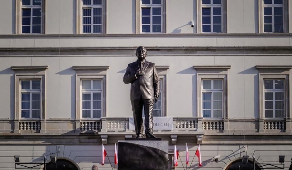 Pomnik prezydenta Lecha Kaczyńskiego / autor: Fratria