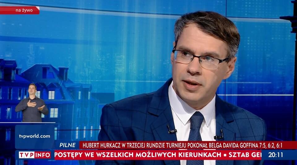 Redaktor Michał Karnowski w programie "Gość Wiadomości" / autor: Screenshot TVP Info