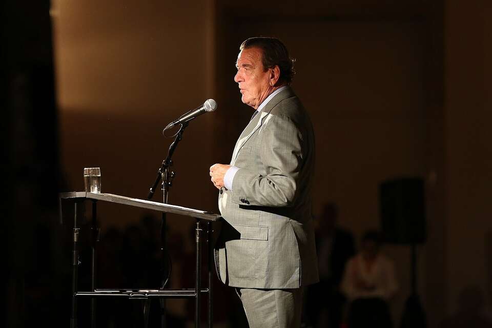 Gerhard Schröder w 2018 roku / autor: wikimedia commons/ Henning Schlottmann - H-stt)/<https://creativecommons.org/licenses/by/3.0/>
