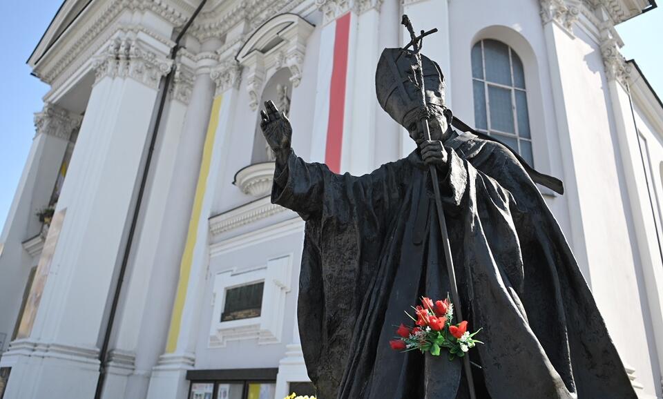 pomnik św. Jana Pawła II W Wadowicach / autor: Twitter/Sejm RP