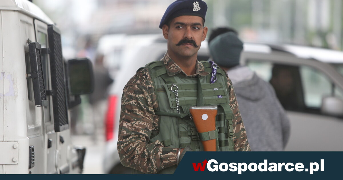 Under US pressure, India and Pakistan halt  fighting!