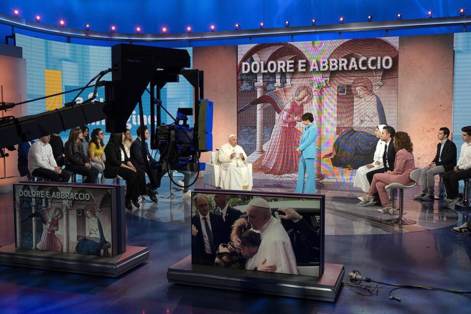 Papież Franciszek w studiu włoskiej telewizji RAI / autor: PAP/EPA/VATICAN MEDIA HANDOUT
