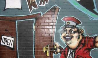 Sposobem na kryzys - sprzedaż twórcom graffiti powierzchni do malowania