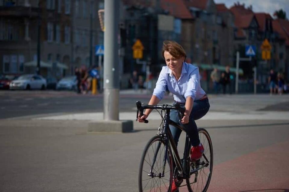 Minister Jadwiga Emilewicz na rowerze / autor: Archiwum Jadwigi Emilewicz/Facebook