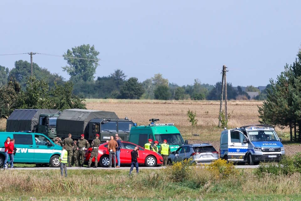 Poszukiwanie szczątków dronów / autor: PAP/Marian Zubrzycki