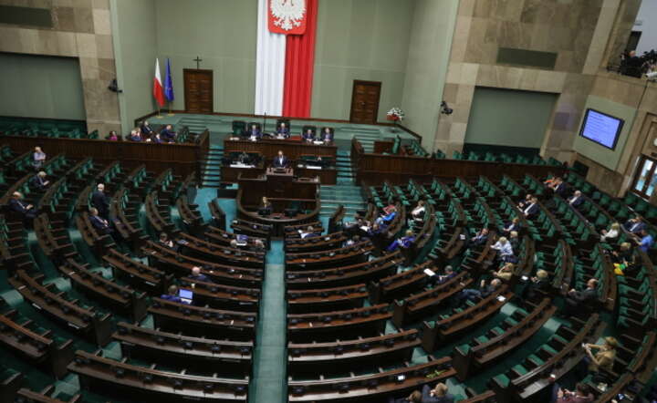 Sala obrad plenarnych Sejmu podczas debaty o KPO / autor: PAP/Rafał Guz