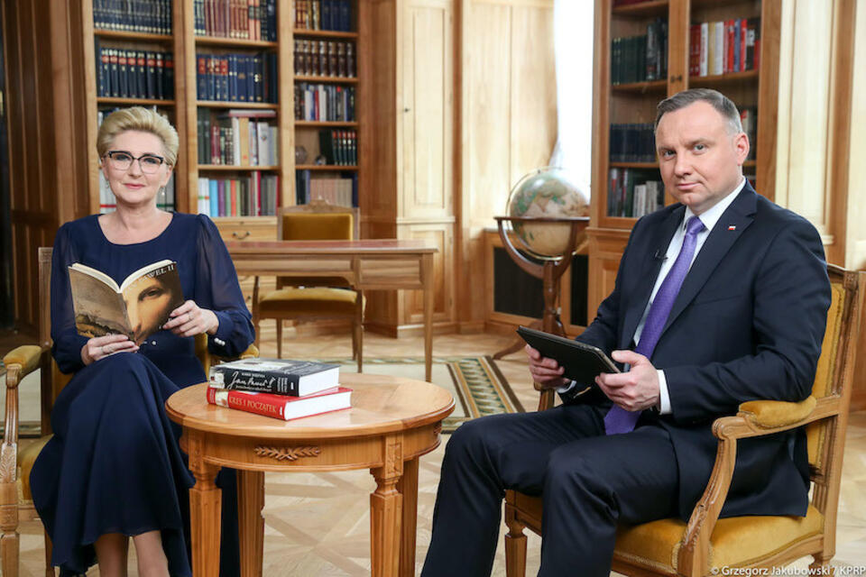 Para prezydencka czyta 'Pamięć i tożsamość' św. Jana Pawła II / autor: Grzegorz Jakubowski/KPRP