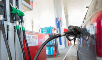 Ceny paliw biją rekordy w Paryżu, litr benzyny już po 2 euro
