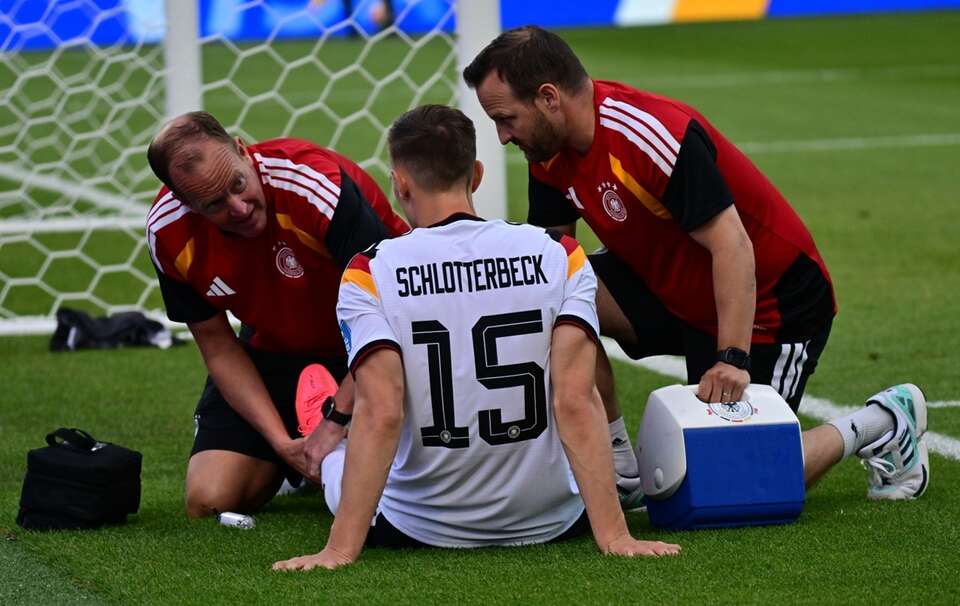  Schlotterbeck nie zagra już na Mistrzostwach Świata / autor: EPA/EDUARDO LIMA Dostawca: PAP/EPA.