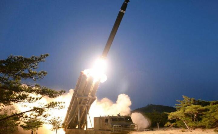 Atak rakietowy - zdjęcie ilustracyjne  / autor: PAP/EPA/KCNA