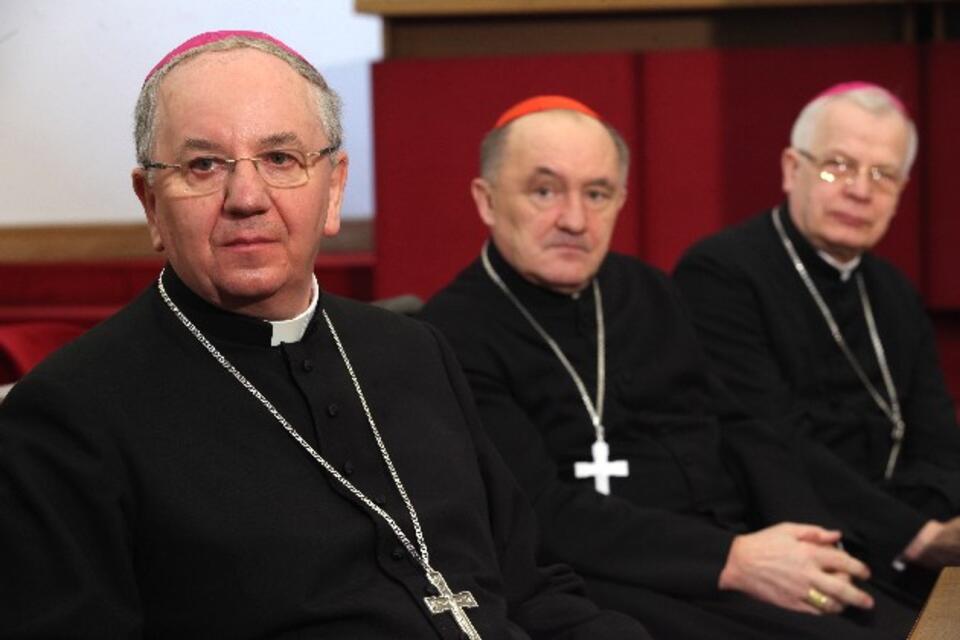 Bp Stanisław Budzik (pierwszy z lewej), fot. PAP