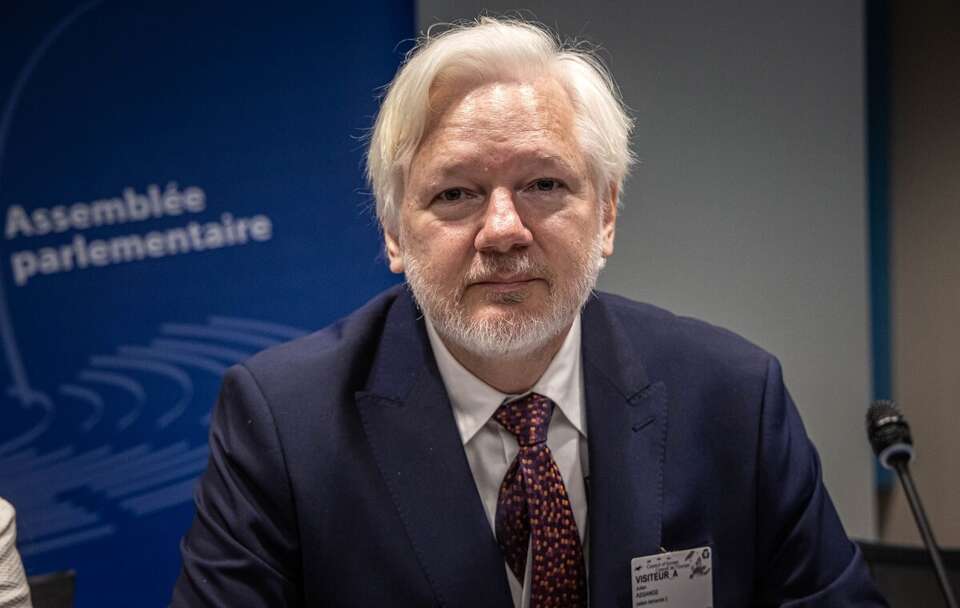 Julian Assange / autor: PAP/EPA/CHRISTOPHE PETIT TESSON