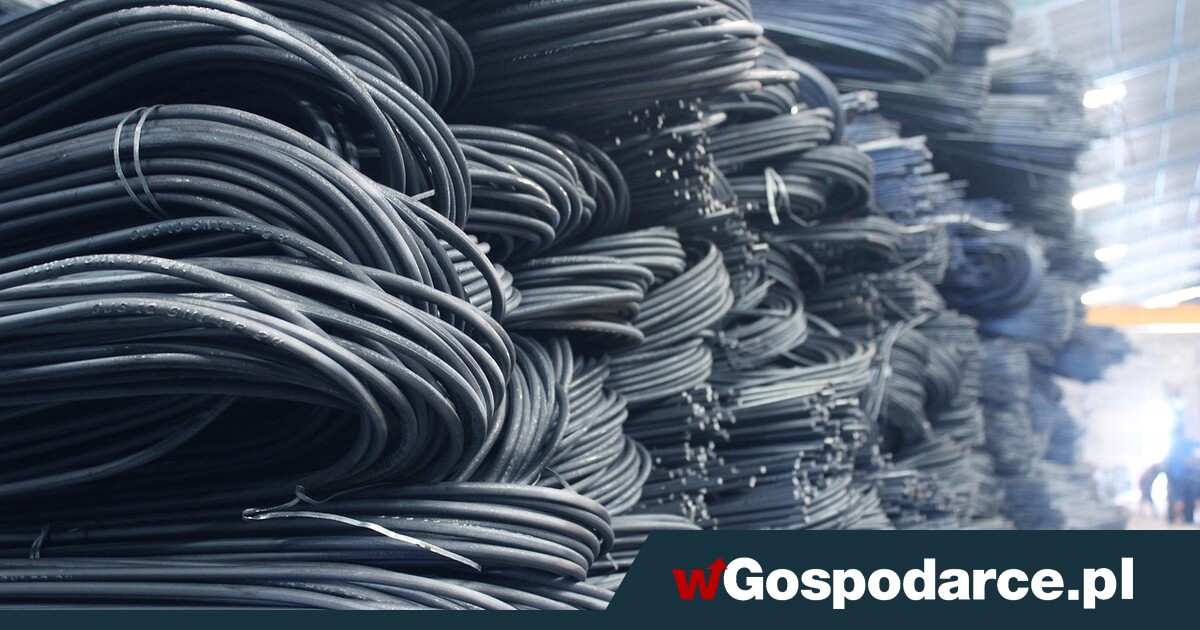 Przemysł jak dołował, tak dołuje