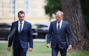 Adam Szłapka i Donald Tusk / autor: PAP/Leszek Szymański