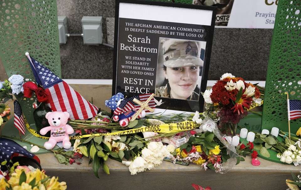 Biuro prokuratora federalnego w Waszyngtonie postawiło Lakanwalowi zarzut m.in. zabójstwa pierwszego stopnia. / autor: EPA/WILL OLIVER Dostawca: PAP/EPA.