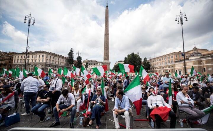Rzym: Demonstracji przeciwko rządowi zorganizowanej przez trzy partie centroprawicowe Włoch, 04, bm / autor: PAP/EPA/ANGELO CARCONI