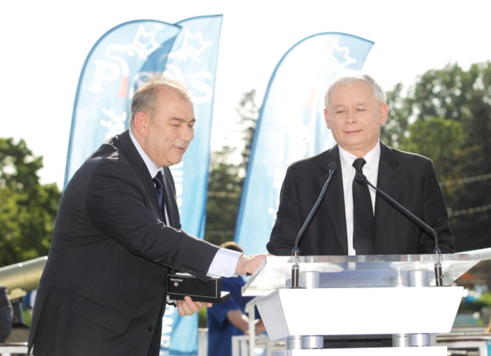 Kandydat PiS na prezydenta w Elblągu razem z Jarosławem Kaczyńskim. Fot. PAP/Tomasz Waszczuk