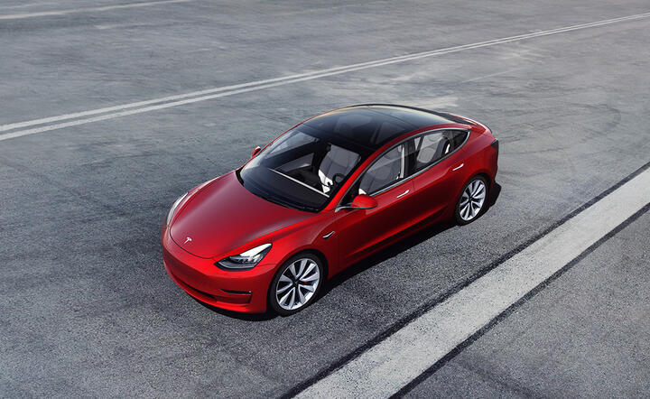 Tesla Model 3 / autor: Tesla
