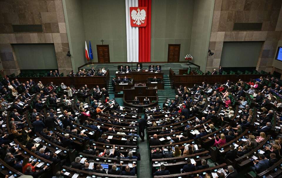 Posłowie na sali posiedzeń Sejmu / autor: PAP/Radek Pietruszka