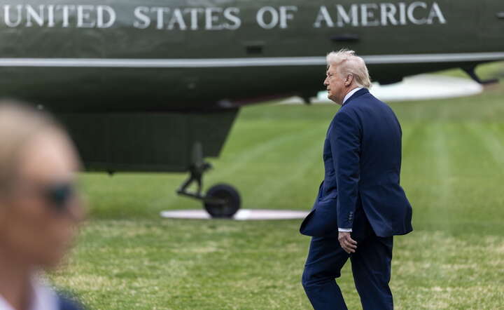 Prezydent USA Donald Trump w Białym Domu / autor: PAP/EPA/SHAWN THEW