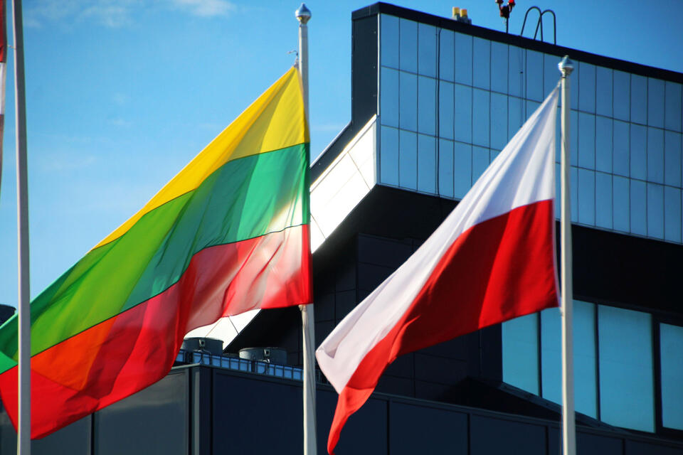 Flagi Litwy i Polski / autor: Fratria