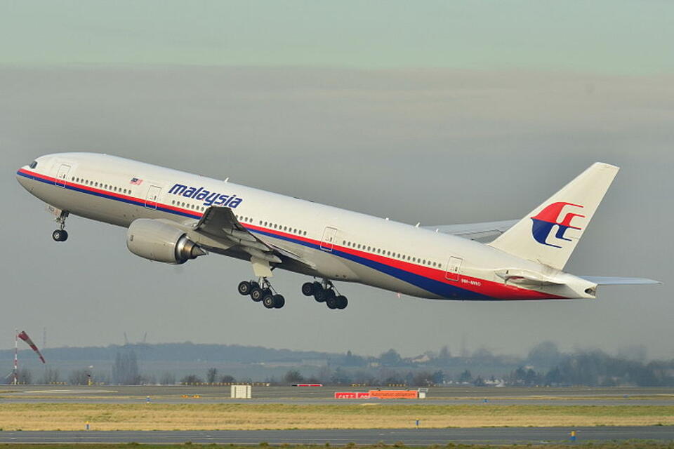 fot. Lauren Errera - Wikipedia CC 2.0: zaginiony boeing 777 sfotografowany podczas startu w Paryżu