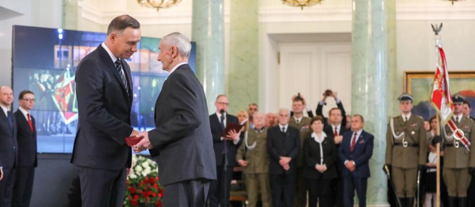 Prezydent RP Andrzej Duda wręczył odznaczenia osobom zasłużonym dla niepodległości Polski oraz w pielęgnowaniu pamięci o Żołnierzach Niezłomnych / autor: Jakub Szymczuk/KPRP