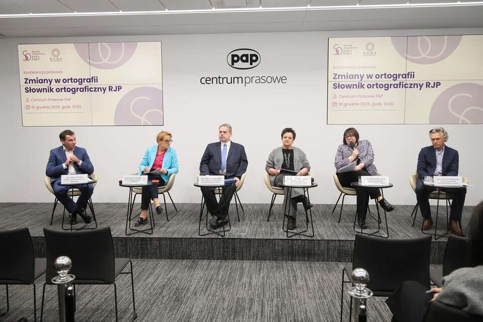 Konferencja prasowa pt. „Zmiany w ortografii. Słownik ortograficzny RJP” w Centrum Prasowym PAP w Warszawie. / autor: PAP/Rafał Guz