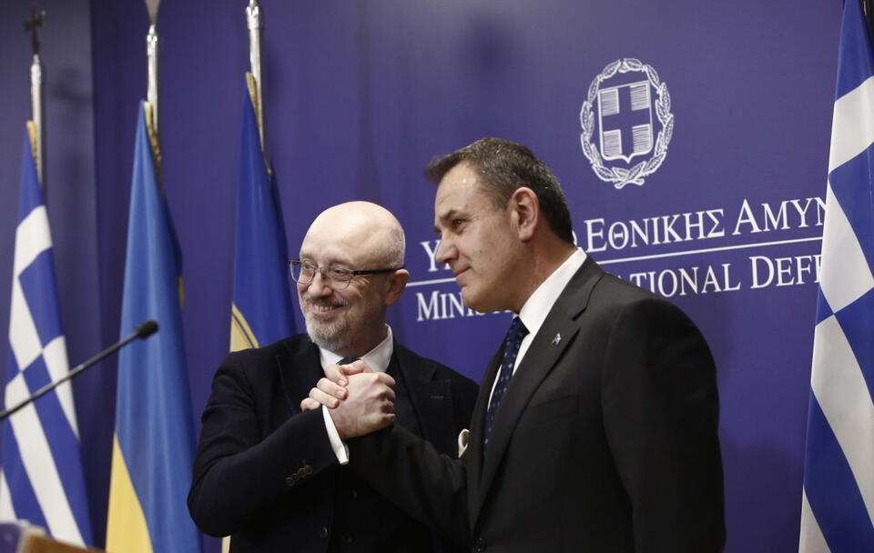 Oleksii Reznikov, Nikolaos Panagiotopoulos / autor: PAP/EPA/YANNIS KOLESIDIS