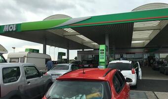 Na Węgrzech wszedł w życie limit cen na benzynę
