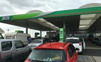 Na Węgrzech wszedł w życie limit cen na benzynę