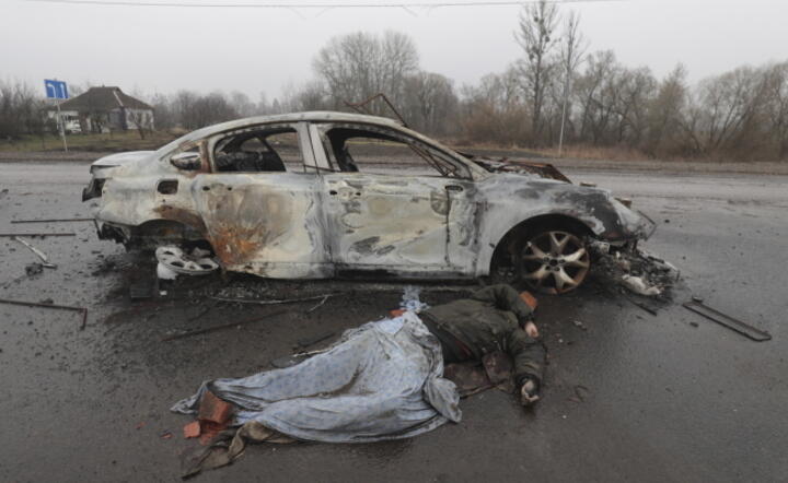 Zabity przez rosyjskie wojsko Ukrainiec - wieś Nowa Basań w okolicach Kijowa, 1 kwietnia 2022 / autor: PAP/EPA/STR