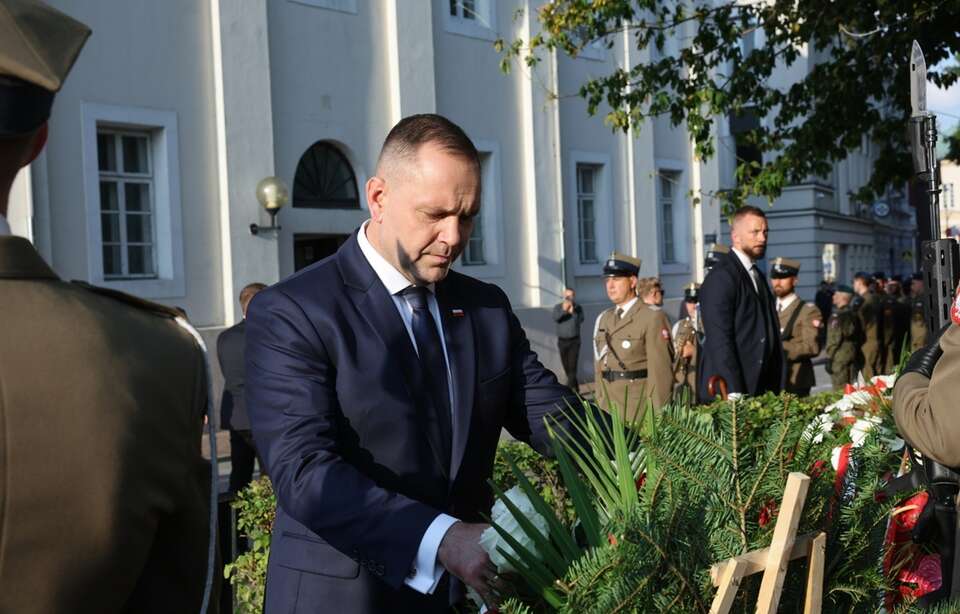 prezydent Nawrocki w Wieluniu / autor: PAP/Marian Zubrzycki