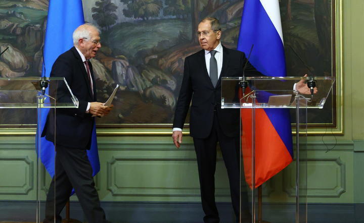 Josep Borrell i Siergiej Ławrow podczas wspólnej konferencji prasowej po rozmowach dyplomatów w Moskwie 7 lutego 2021 r. / autor: fotoserwis PAP