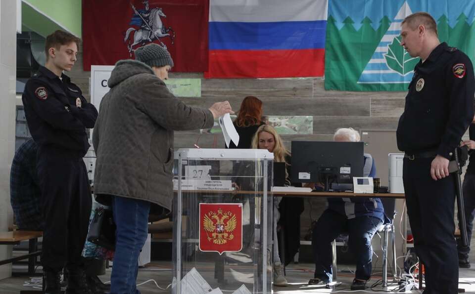 "Wybory" w Rosji / autor: PAP/EPA/MAXIM SHIPENKOV