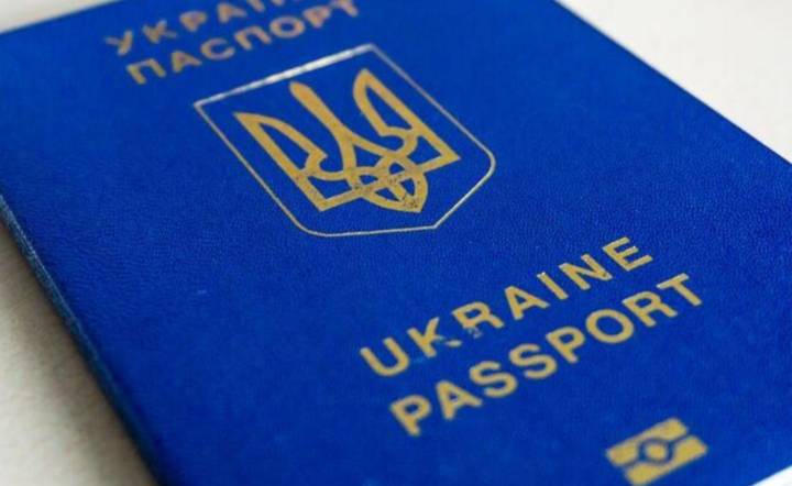 Paszport ukraiński. / autor: Fratria