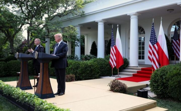 Prezydent Andrzej Duda (L) oraz prezydent Stanów Zjednoczonych Donald Trump (P) podczas wspólnej konferencji prasowej w Ogrodzie Różanym Białego Domu / autor: PAP/Leszek Szymański