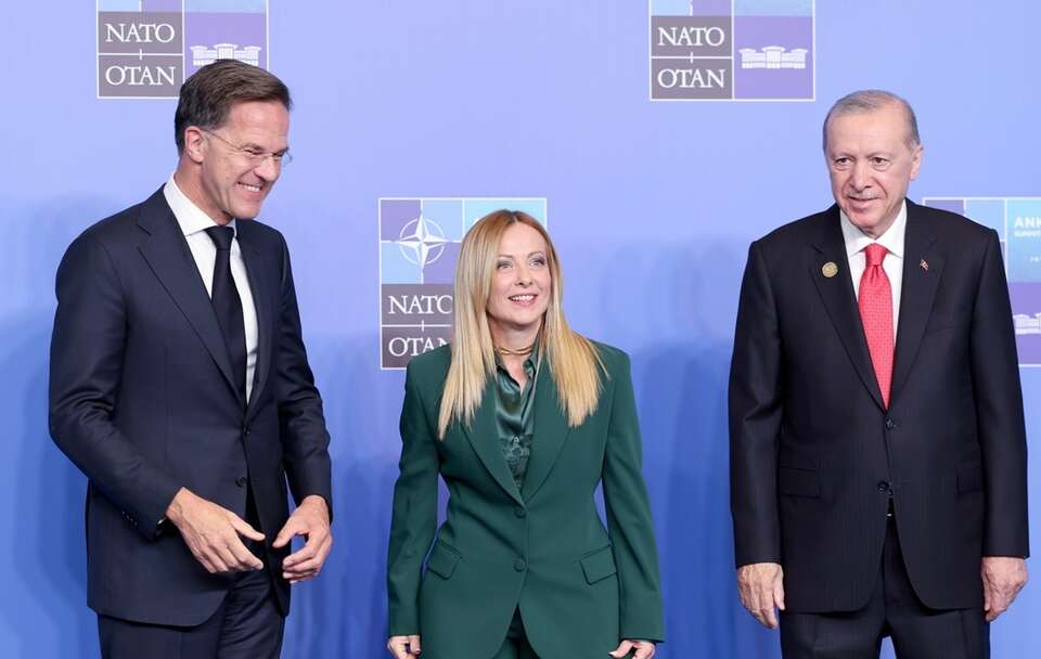 Polityczne „czarowanie” i „uwodzenie”, czemu ulega Tusk