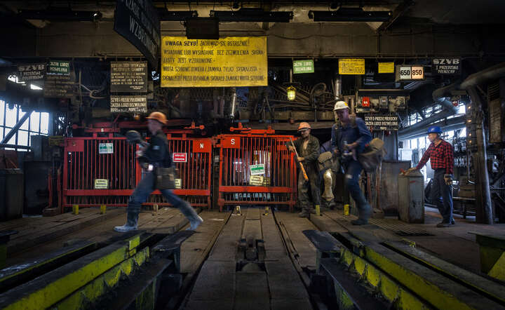 Wyjazd górników szybem / autor: materiały prasowe JSW / fot. Dawid Lach