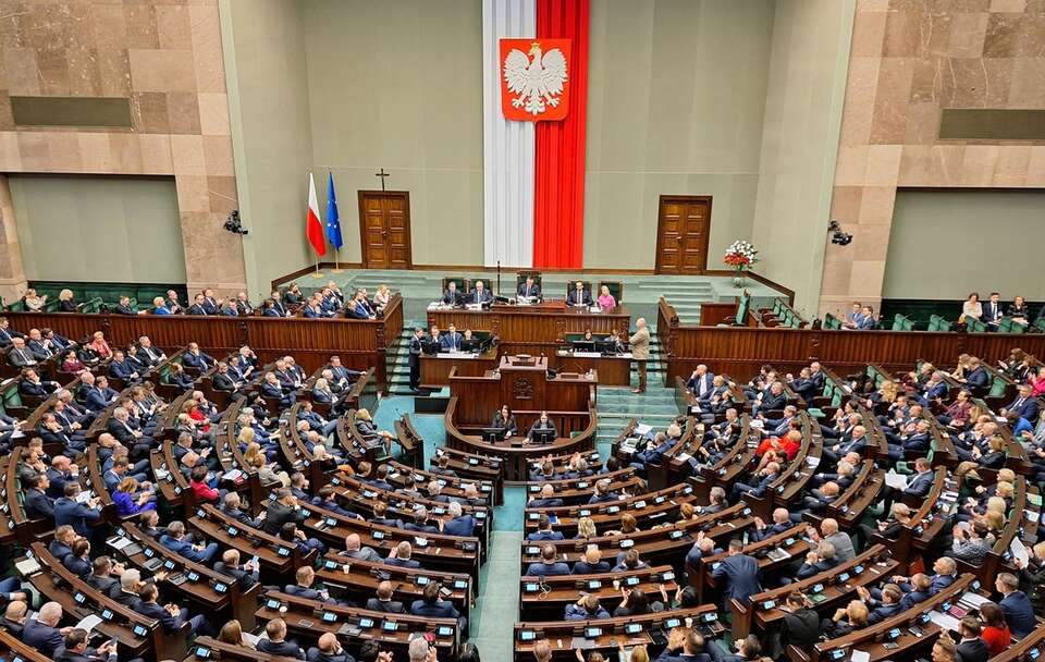 Kolejny taki SONDAŻ! PiS na czele, gigantyczny spadek KO