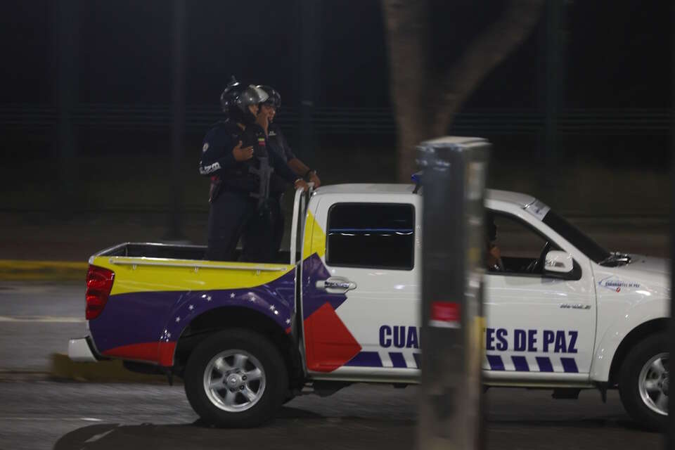 Rząd Wenezueli oskarżył USA o atak na instalacje cywilne i wojskowe / autor: PAP/EPA