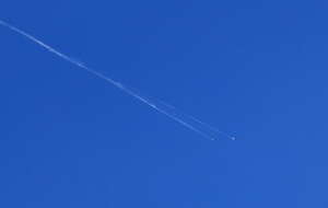 Na zdjęciu lecąca irańska rakieta / autor: PAP/EPA