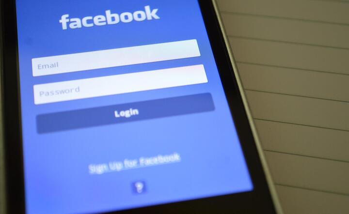 Facebook zakazuje treści negujących Holokaust